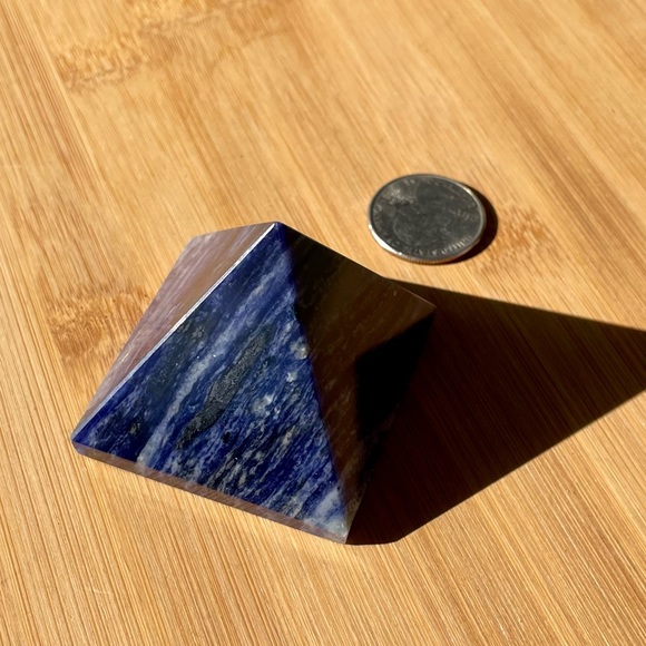 Sodalite Pyramid - Picture 11 of 12